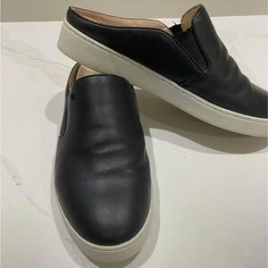 Vionic slides size 9 1/2